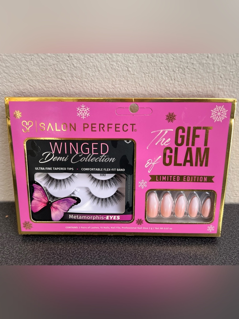 Salon Perfect Winged Demi False Lashes & Pink Nails